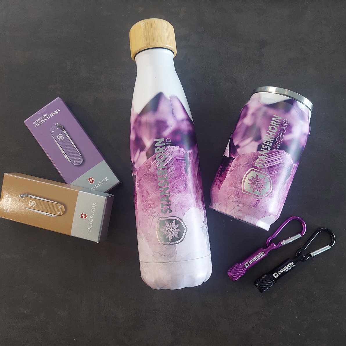 Trinkflasche, Dose, Taschenmesser violett