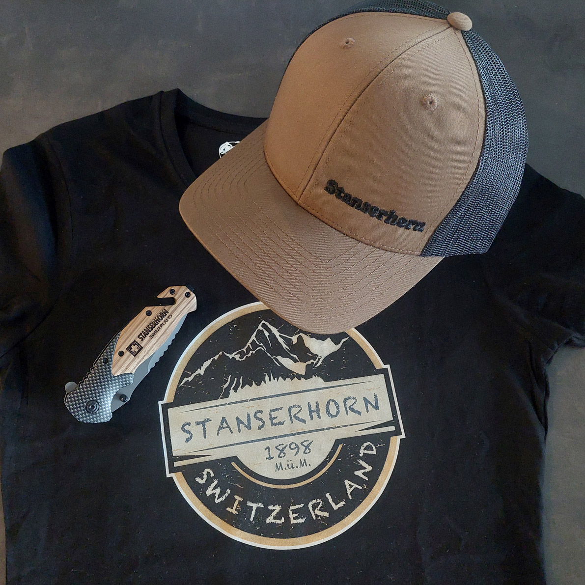 T-Shirt, Cap, Taschenmesser